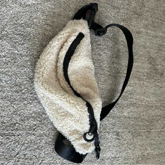 z supply sherpa cross body pouch - Picture 2 of 2